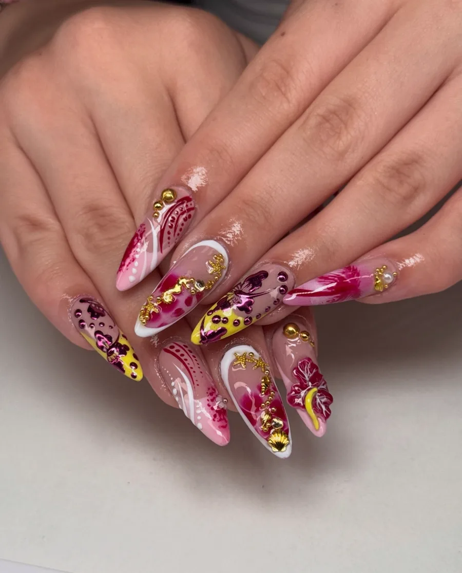Buntes Set mit handgemalten Blüten