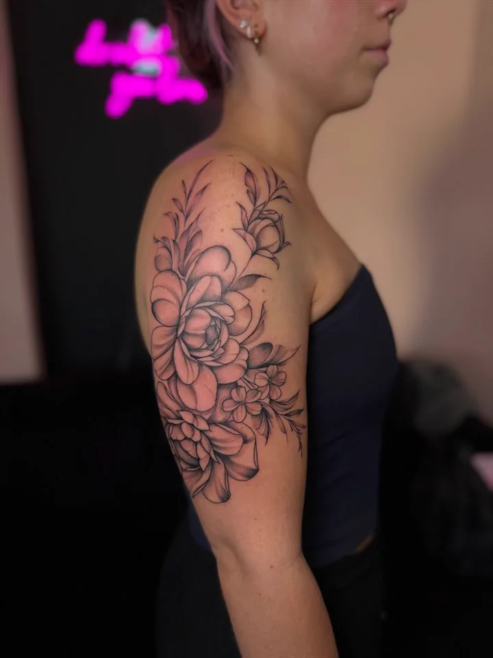 Florales Tattoo aus dem TZR Studio